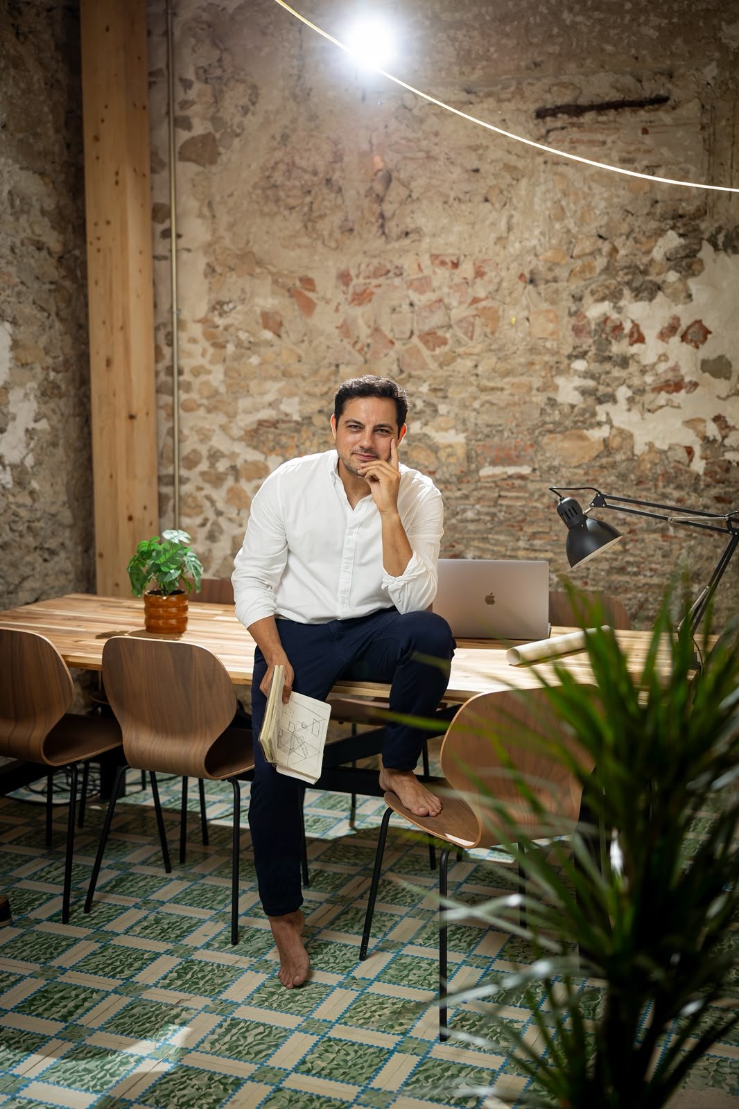 Víctor Martínez Pacheco, arquitecto en Murcia, en su estudio de Abanilla
